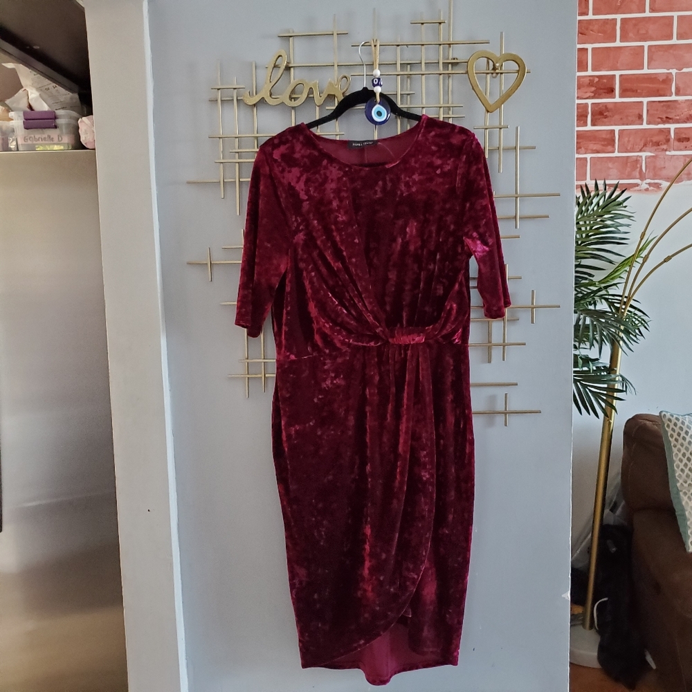 IVANKA TRUMP Beautiful velvet magenta color